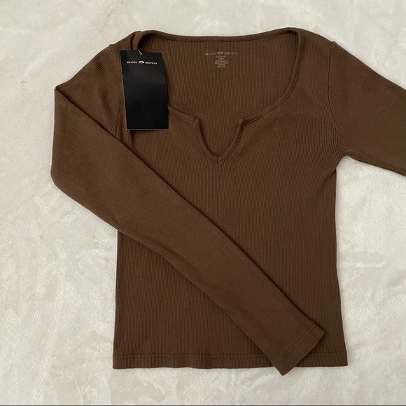 ‼️SOLD‼️brandy melville top - Picture 2 of 2